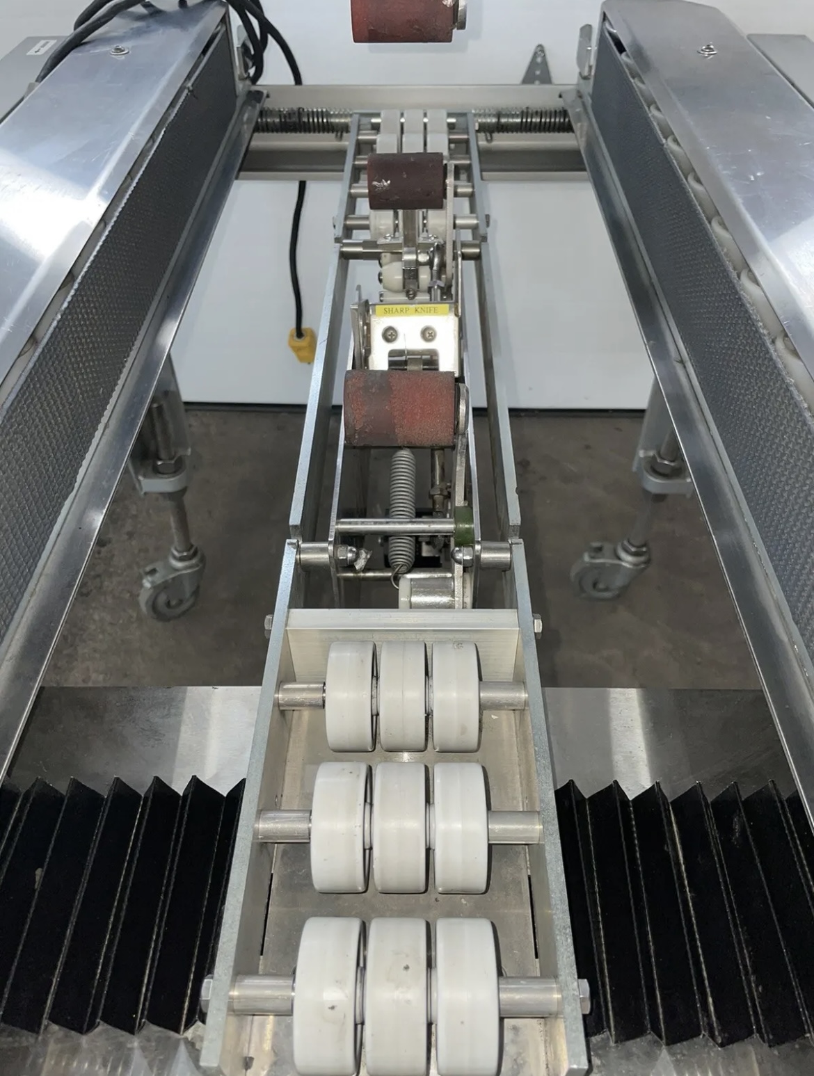 BELCOR 150 CASE SEALER image 6