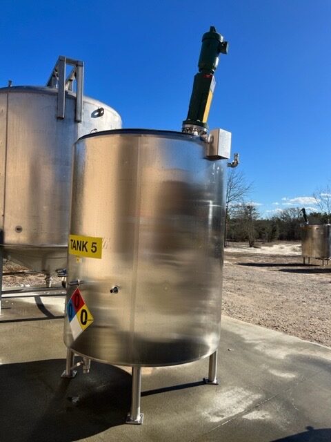 1000 Gallon Mix Tanks