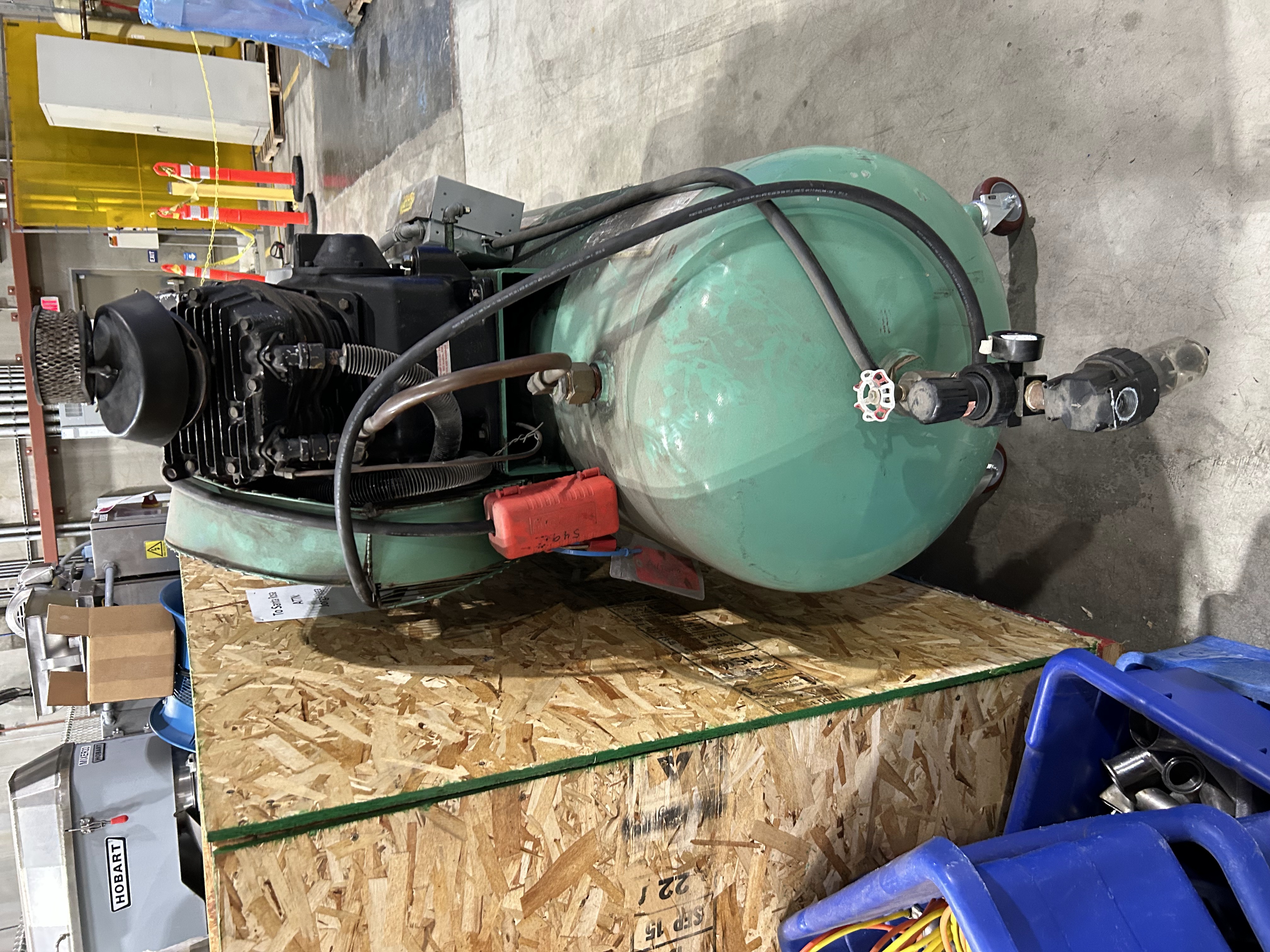 Dayton Air Compressor image 6