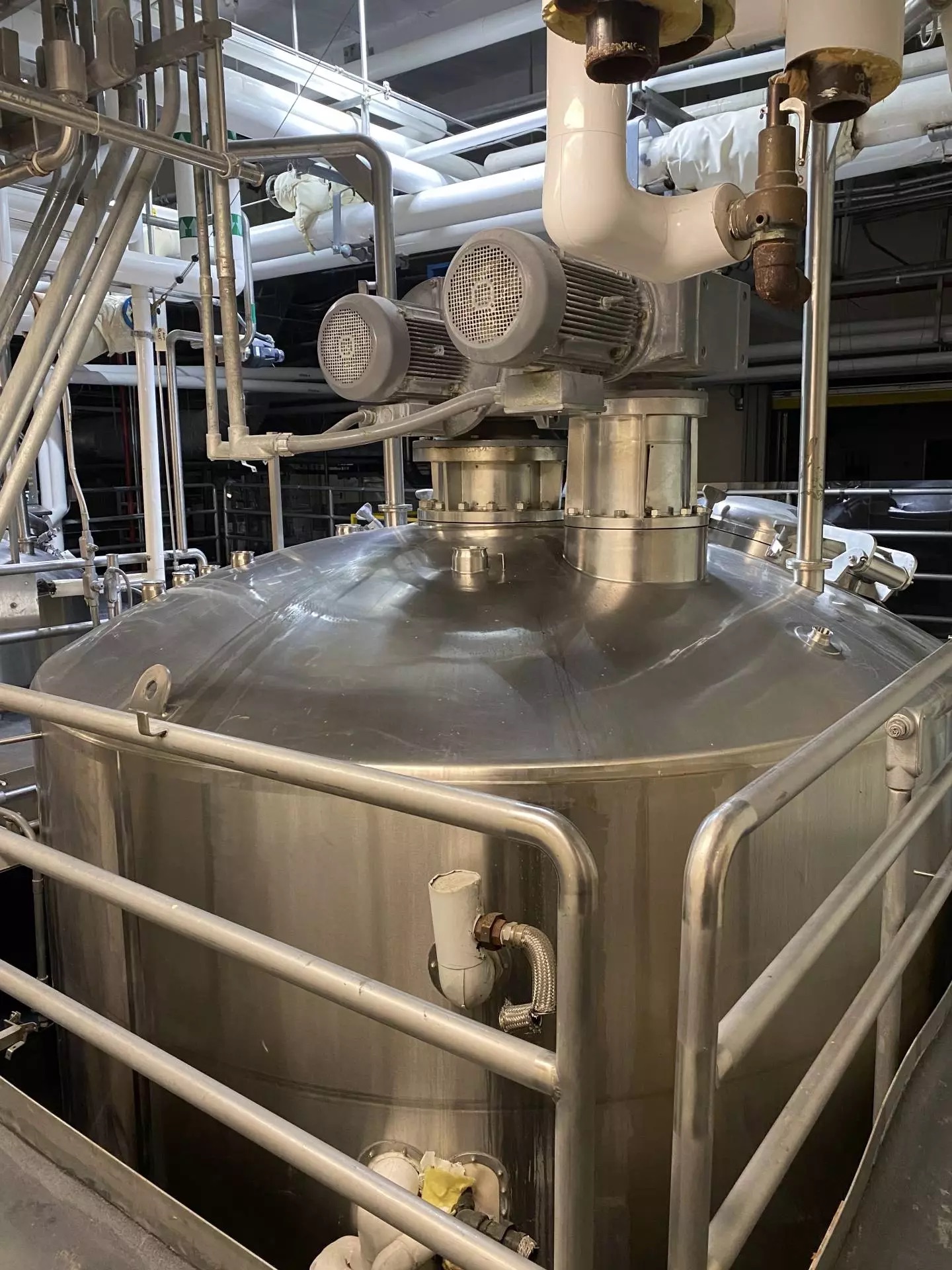 6,000 Gallon Type 316L Stainless Steel Jacketed Insulated Mix Kettle image 6