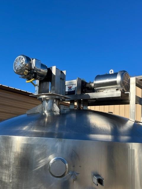 1000 Gallon Jacketed Stainless Mix Tank image 3