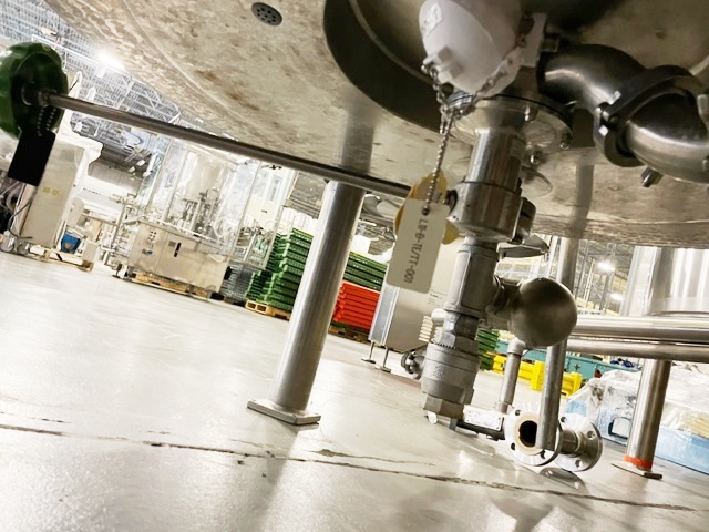 1000 Gallon Lee Vacuum and Jacketed Tank (2 available) image 2