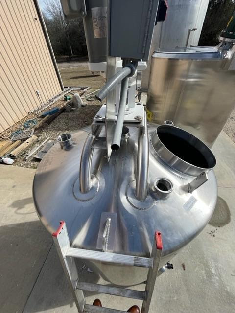 500 Gallon Feldmeier Mix Tank image 2