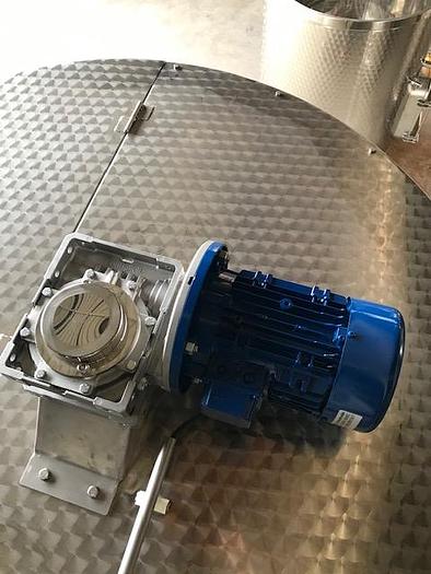1050 Gallon Jacketed Mix Tank On Wheels image 4