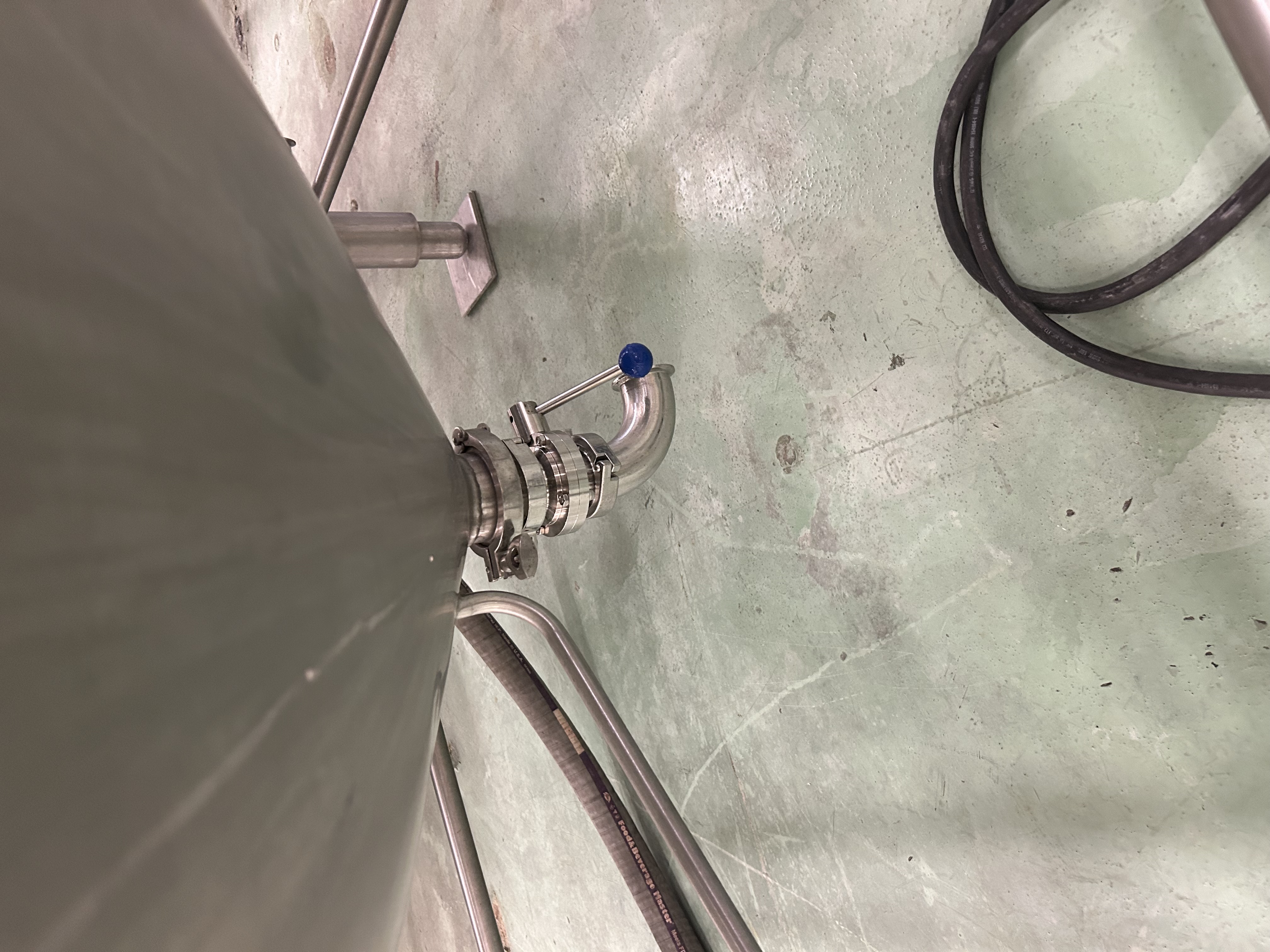 1000 Gallon Feldmeier Mix Tank image 4