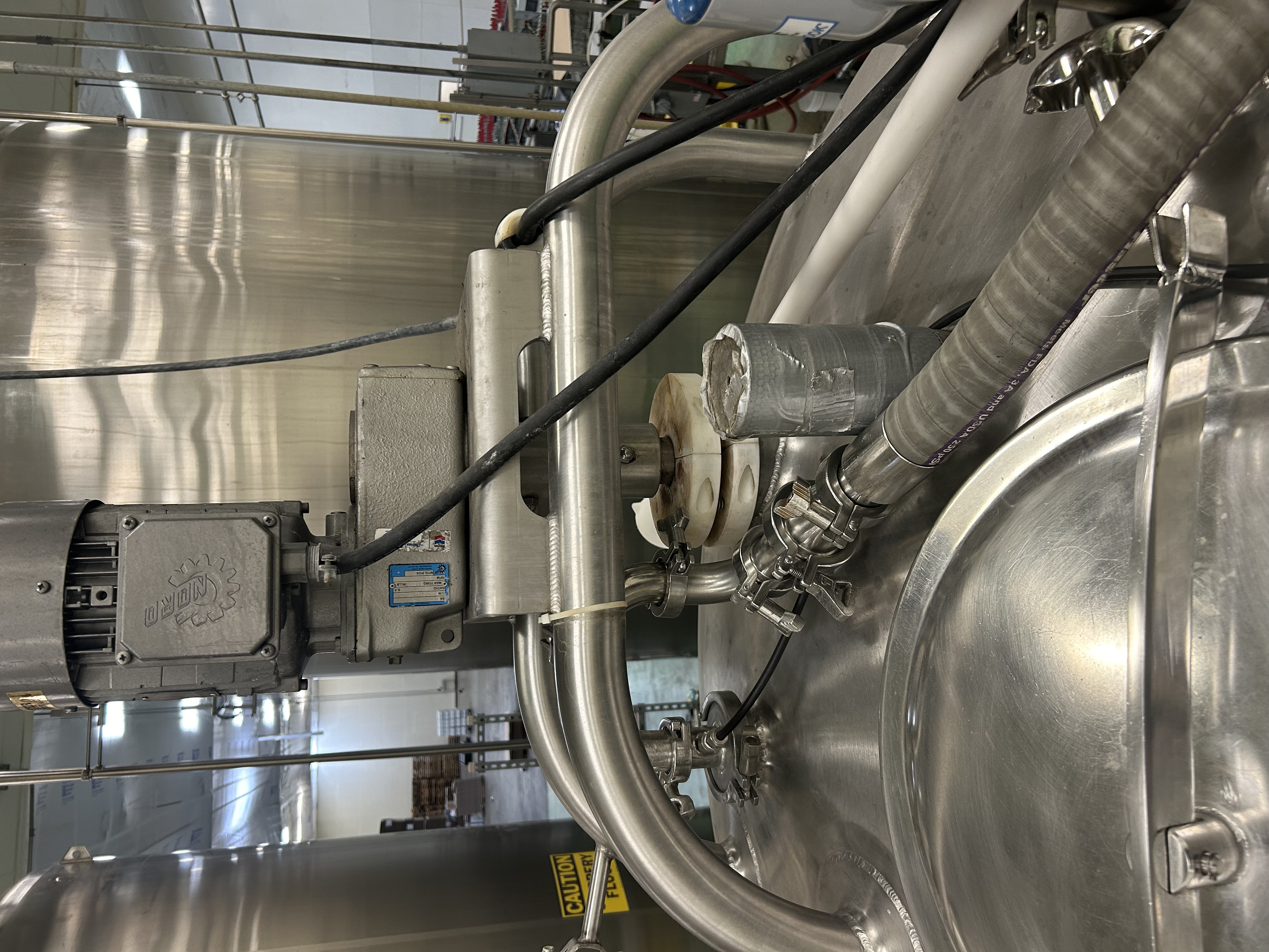 1000 Gallon Feldmeier Mix Tank image 5