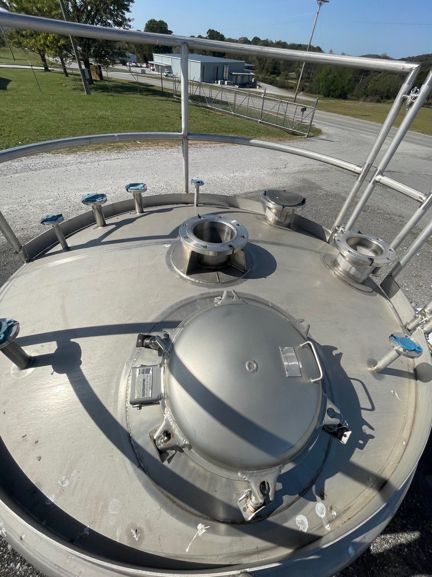 2000 GALLON JACKETED MIXING TANK image 2