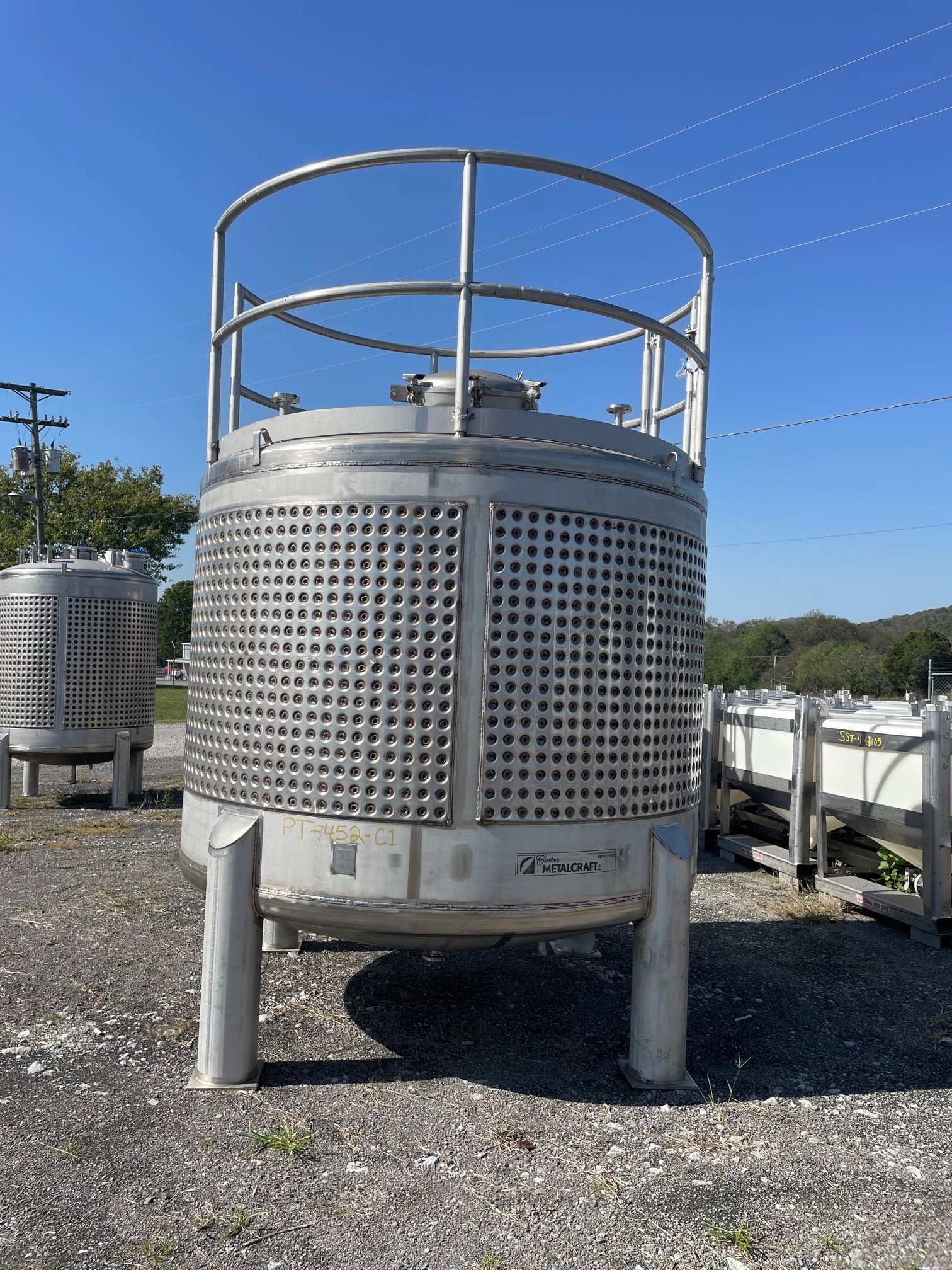 2000 GALLON JACKETED MIXING TANK