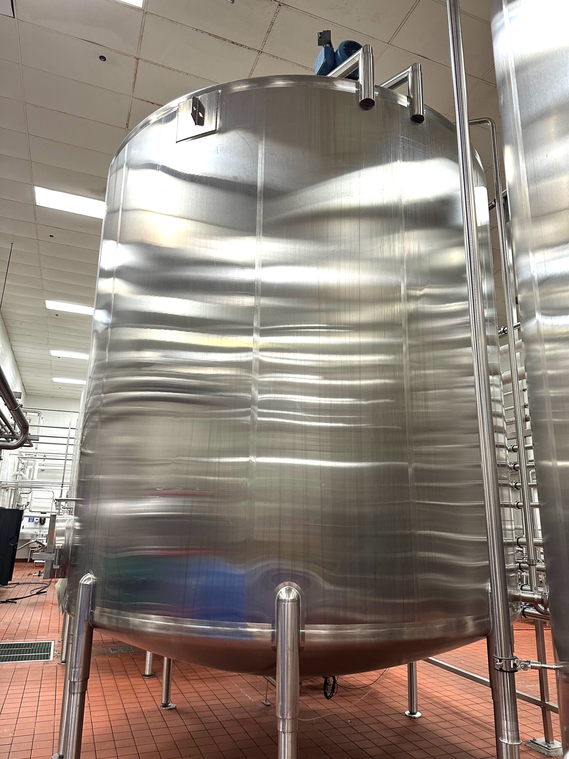 4500 Gallon Stainless Steel Mix Tanks image 3