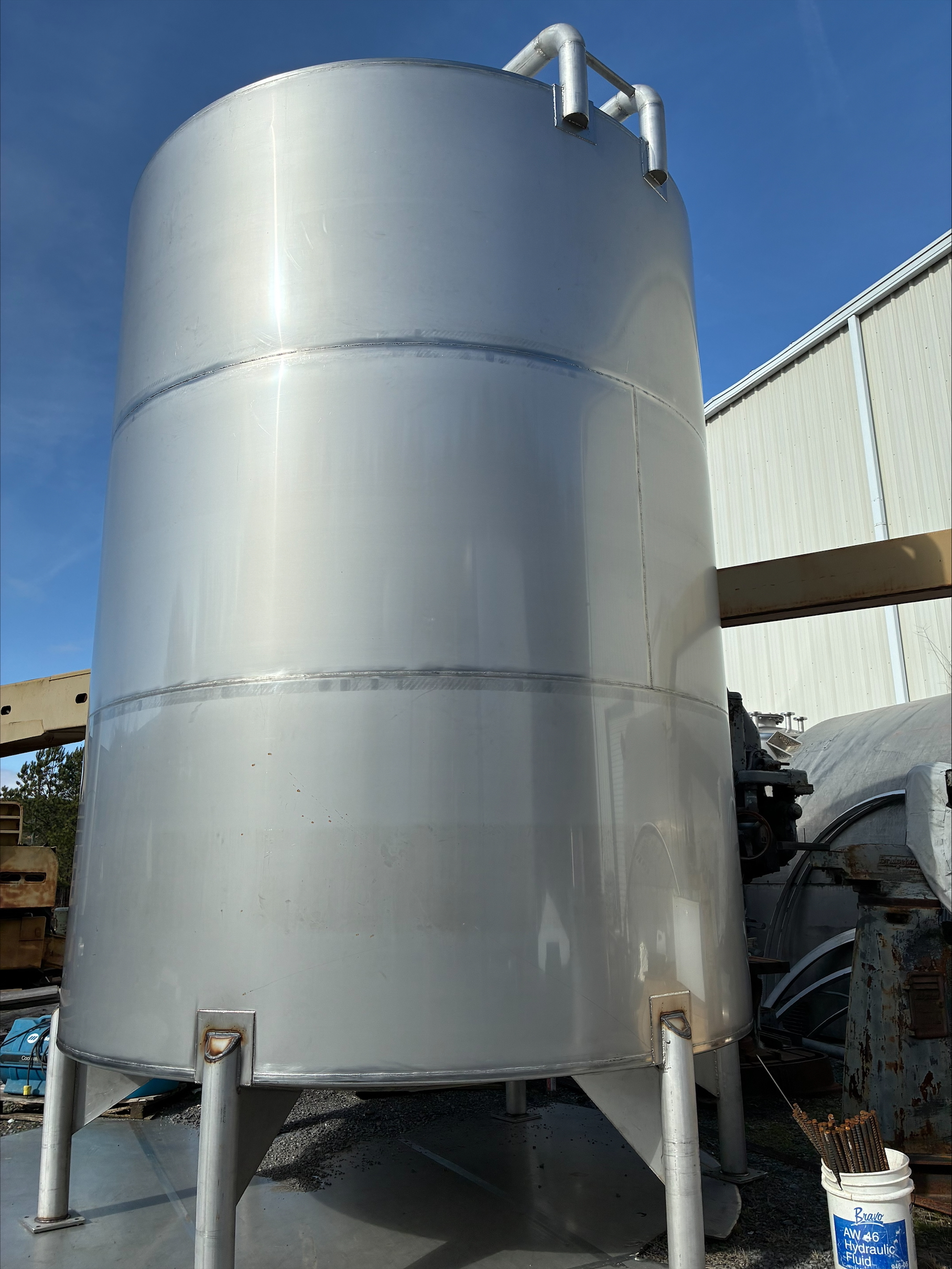 6500 Gallon Stainless Steel Tank with Mixer Bridge (New) image 2