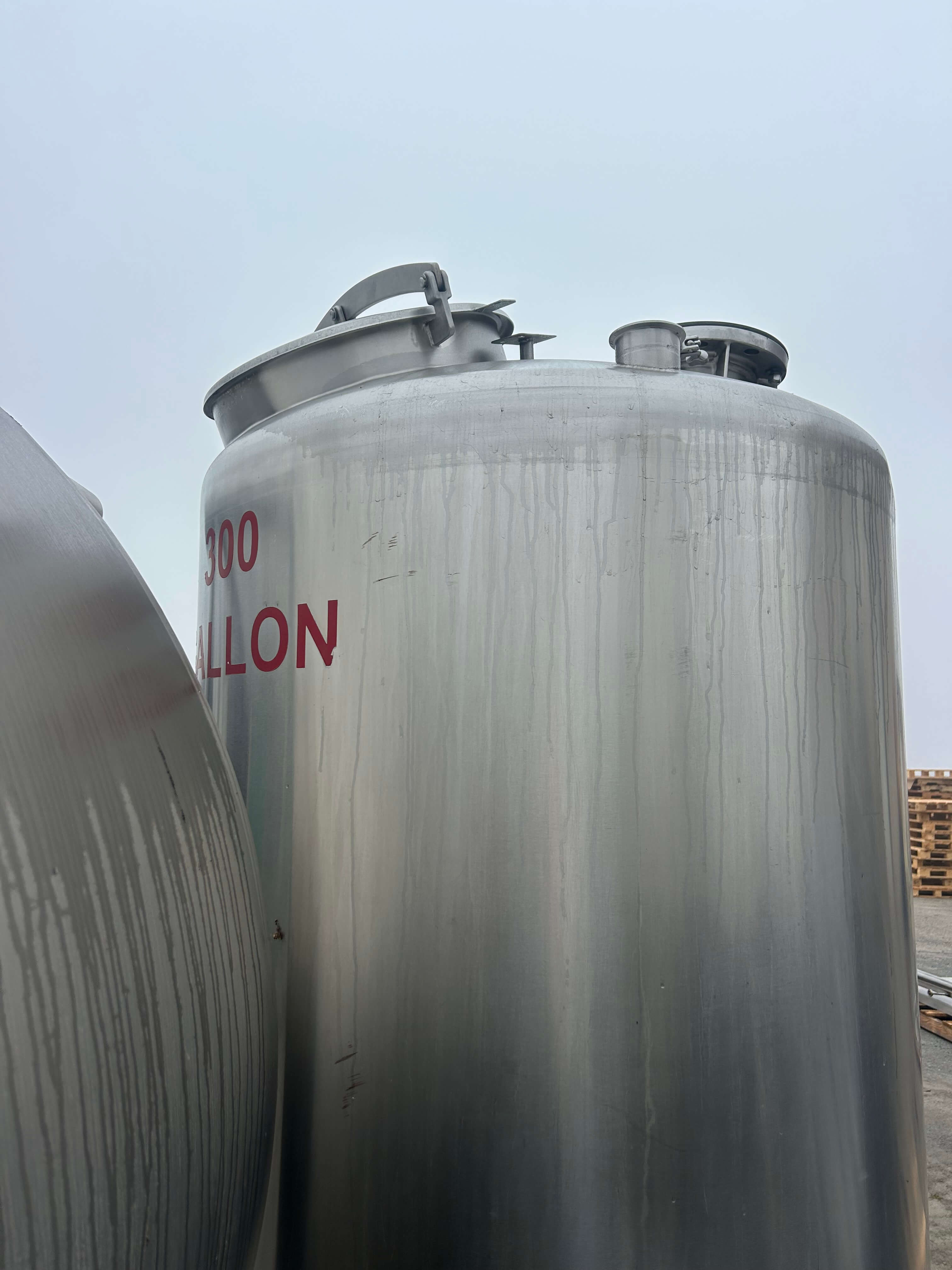 300 Gallon Stainless Steel Tank image 3