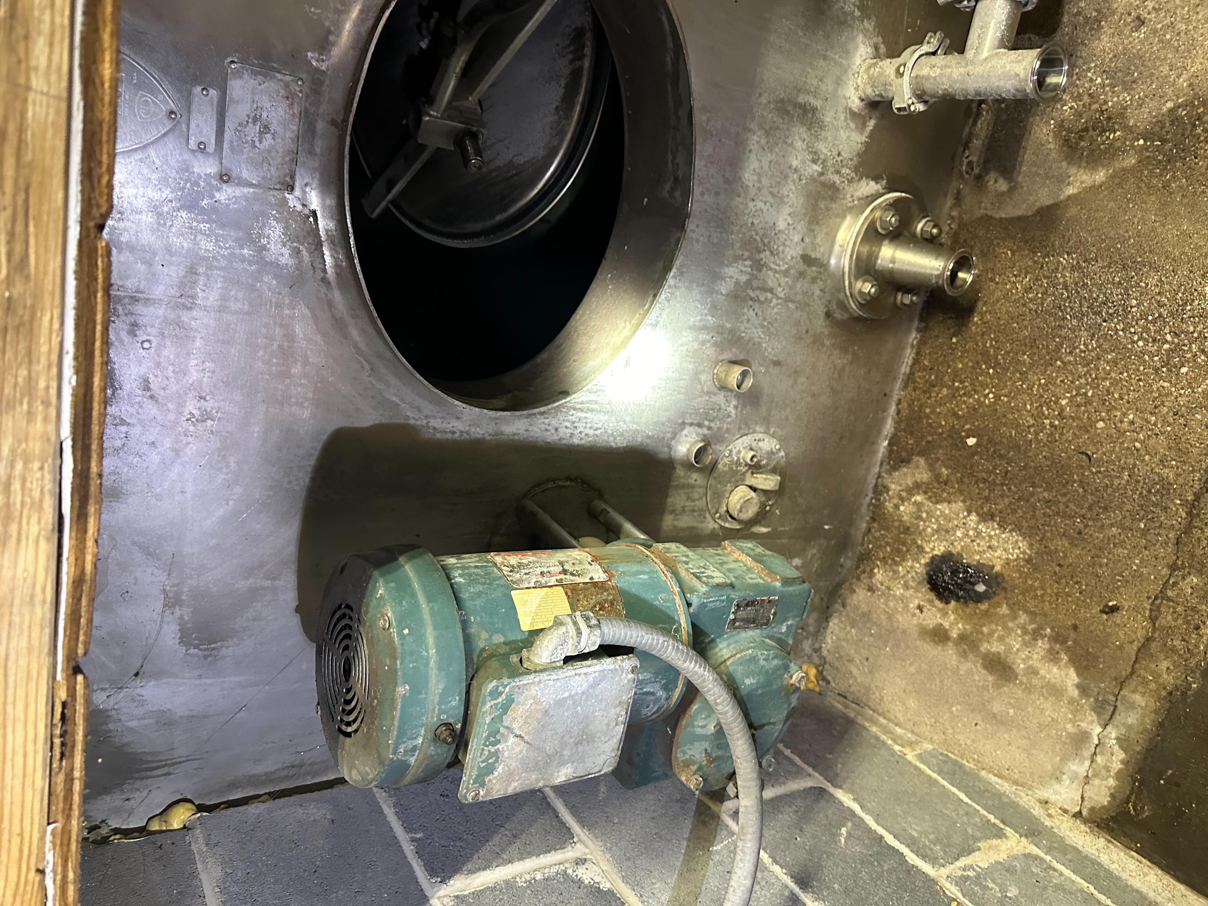 20000 Gallon Stainless Steel Silo image 3