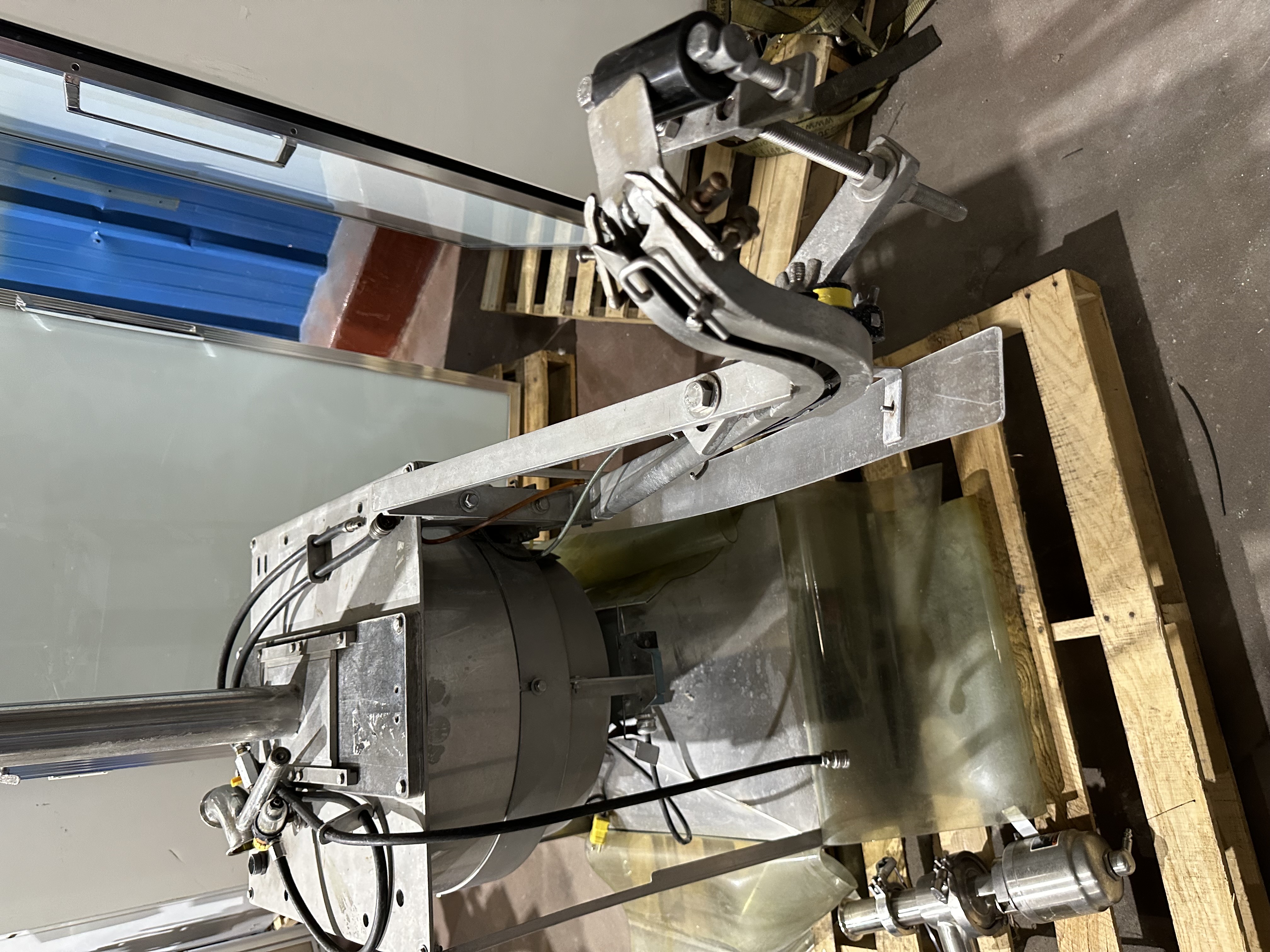 FOGG Rotary Bottle Filler with Capper 24 Head Filler / 7 Head Capper image 3