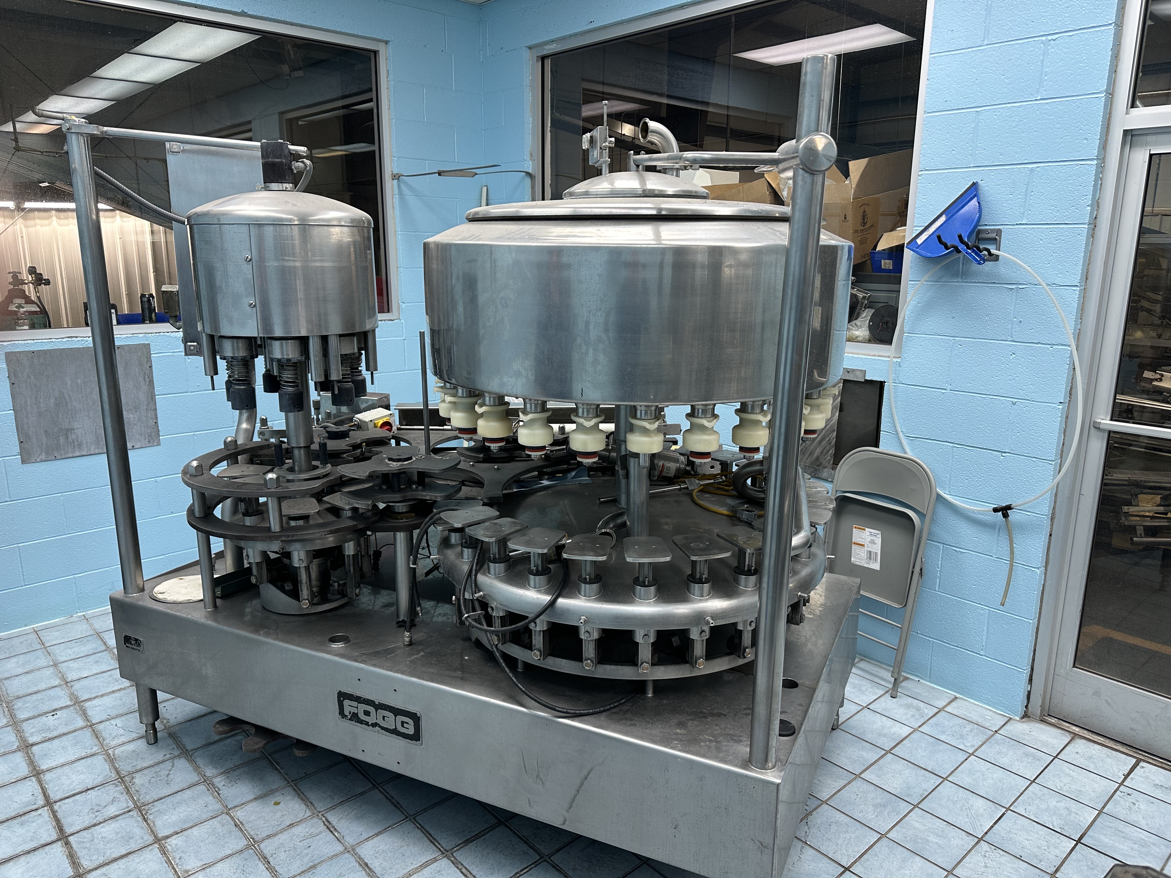 FOGG Rotary Bottle Filler with Capper 24 Head Filler / 7 Head Capper