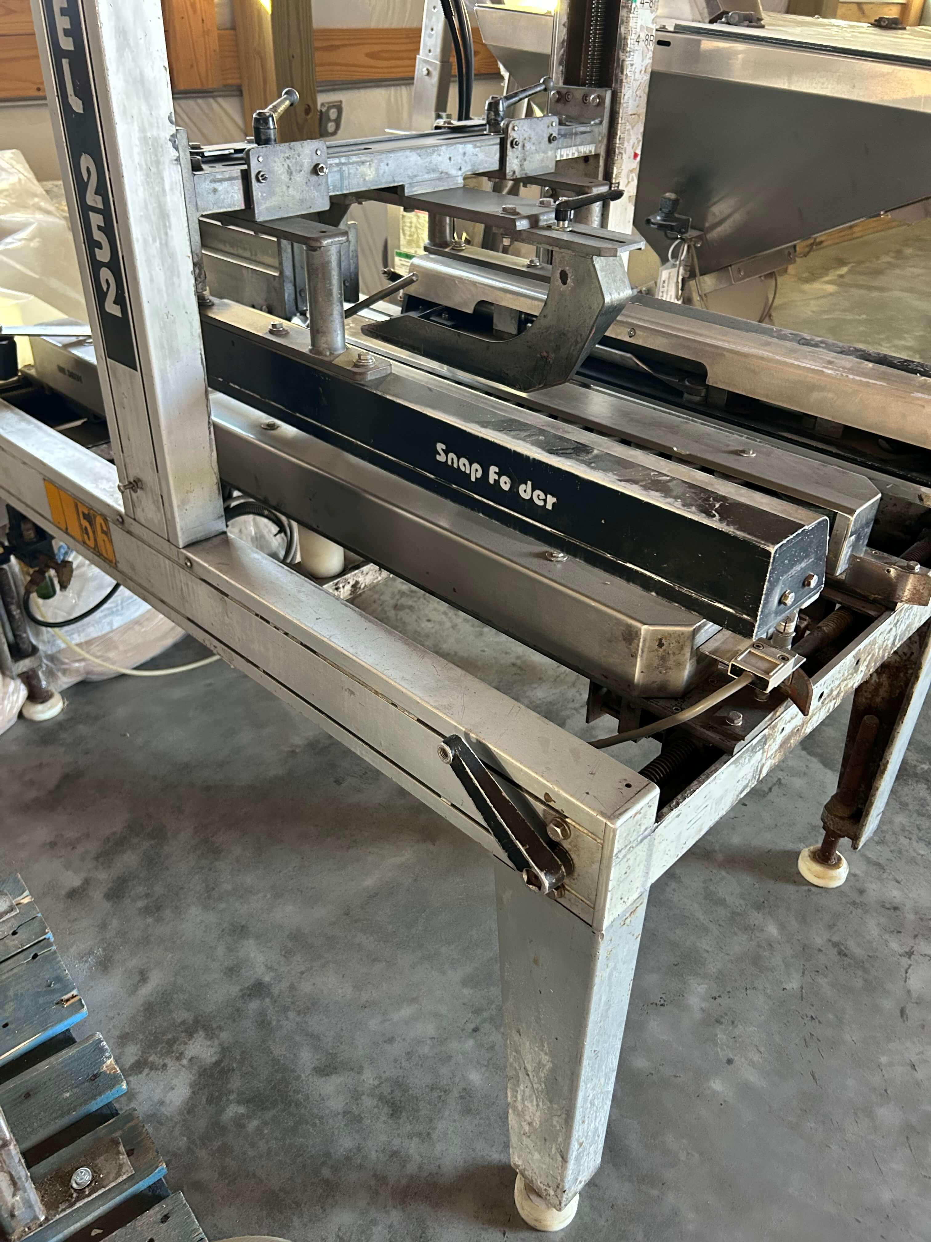 BEL 252 Fully Automatic Case Taper image 2
