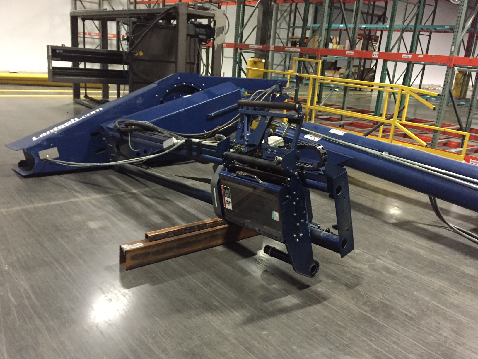 Lantech 2500 Automatic Rotary Pallet Wrapper