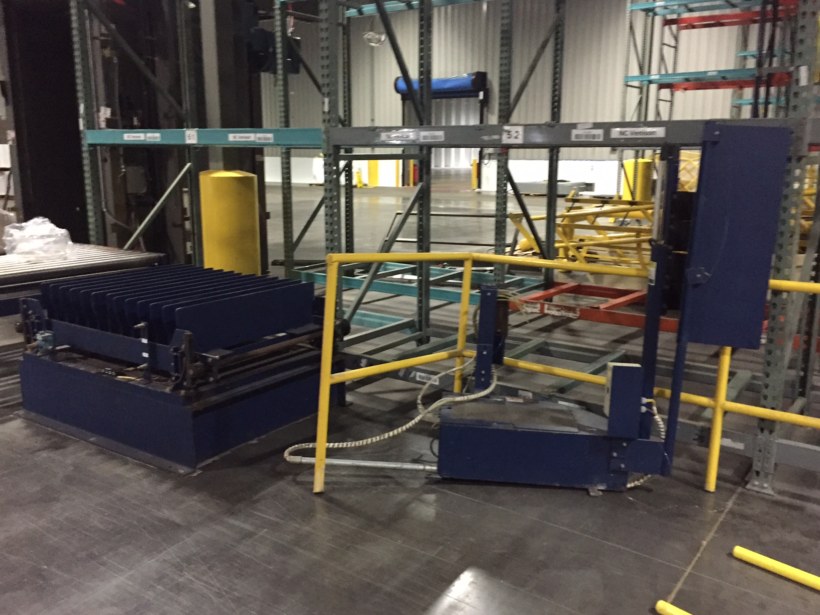 Lantech 2500 Automatic Rotary Pallet Wrapper image 5