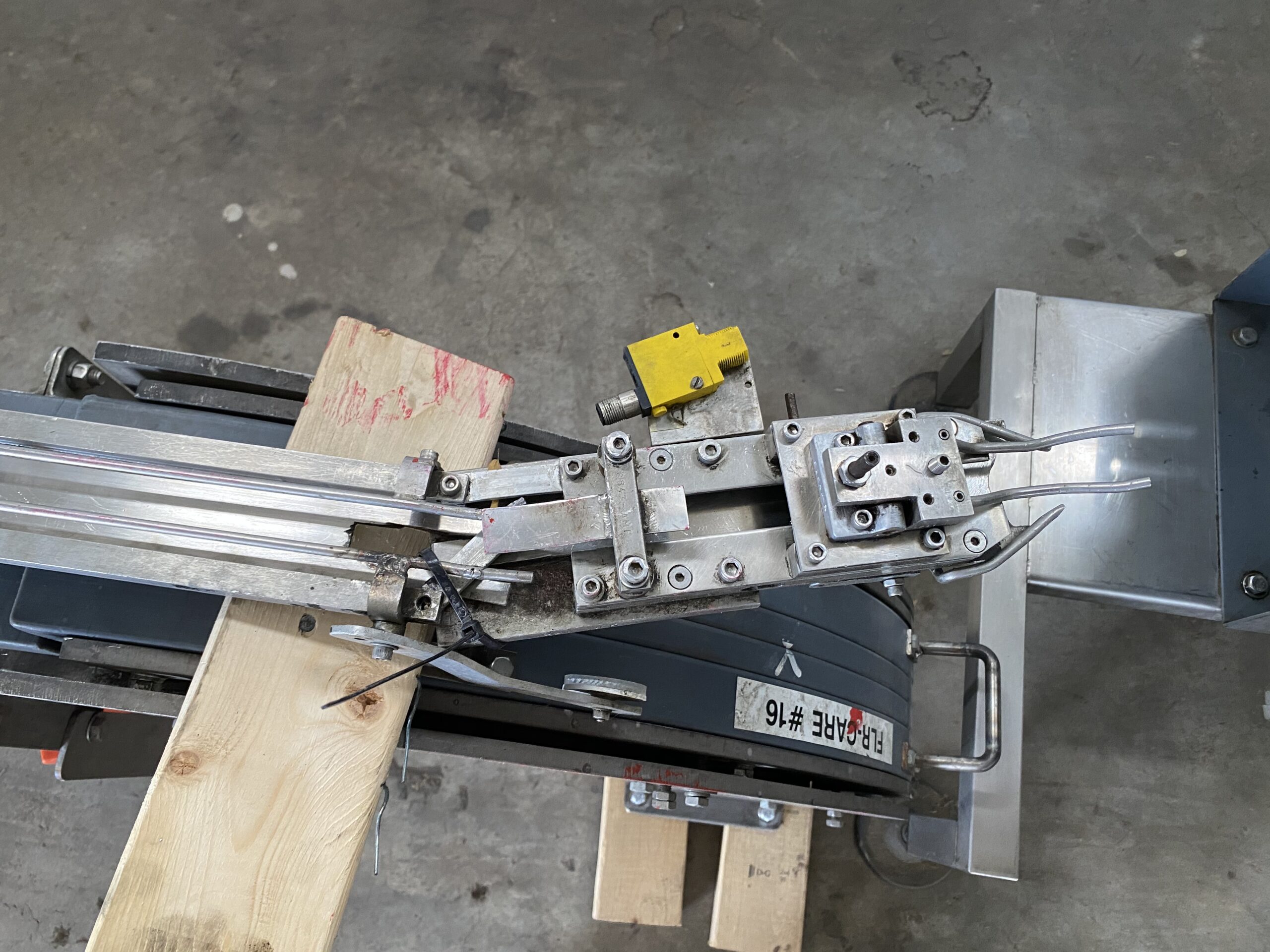 Single File Cap Air Conveyor image 3